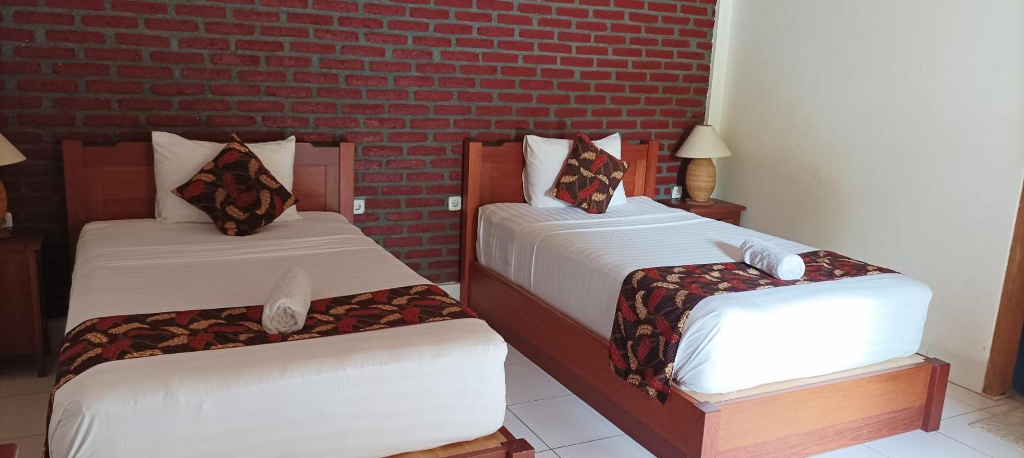 Отель Bungalow And Restaurant Anda Kuta  Экстерьер фото