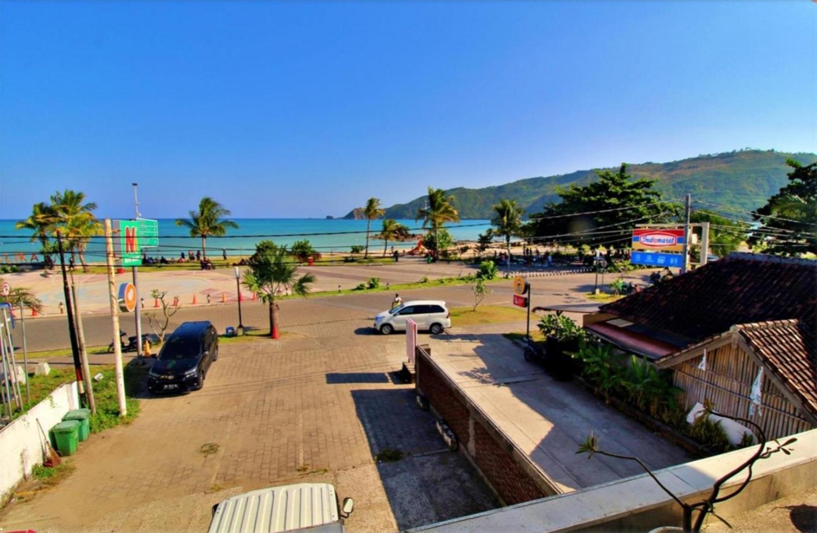 Отель Bungalow And Restaurant Anda Kuta  Экстерьер фото